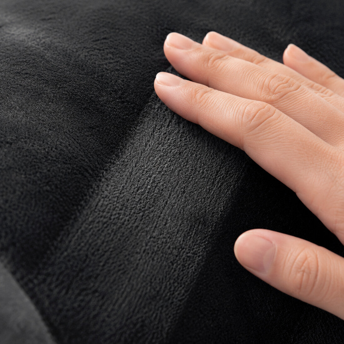Recline Proの4点サポート設計。バックレスト・肘掛け・ネックロール